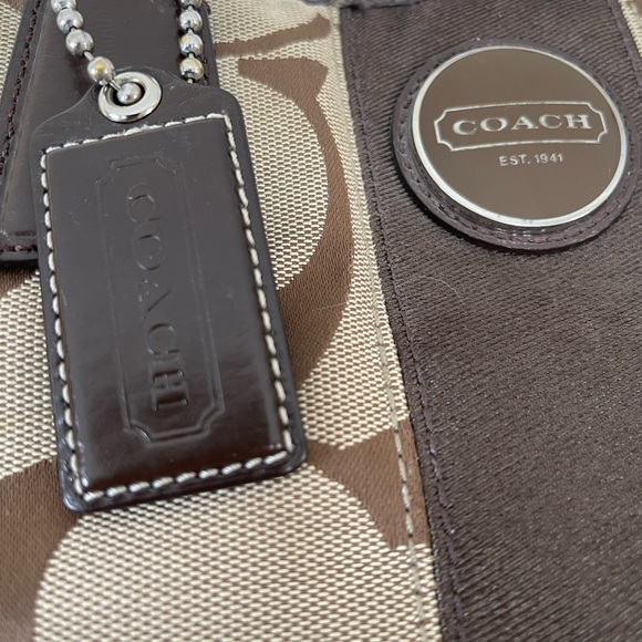 GUC,  Coach Large Brown 'C' Hand Bag, very spacious! - Picture 9 of 12